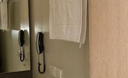 גורגאון Pacific Inn Huda City Centre Sec 41 מראה חיצוני תמונה
